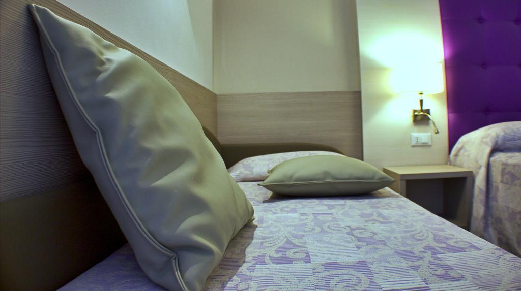 קאורלה Hotel Sara מראה חיצוני תמונה