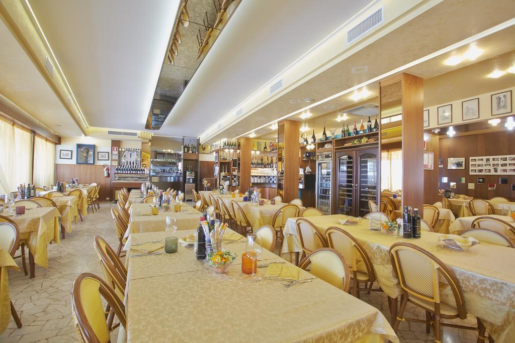 קאורלה Hotel Sara מראה חיצוני תמונה