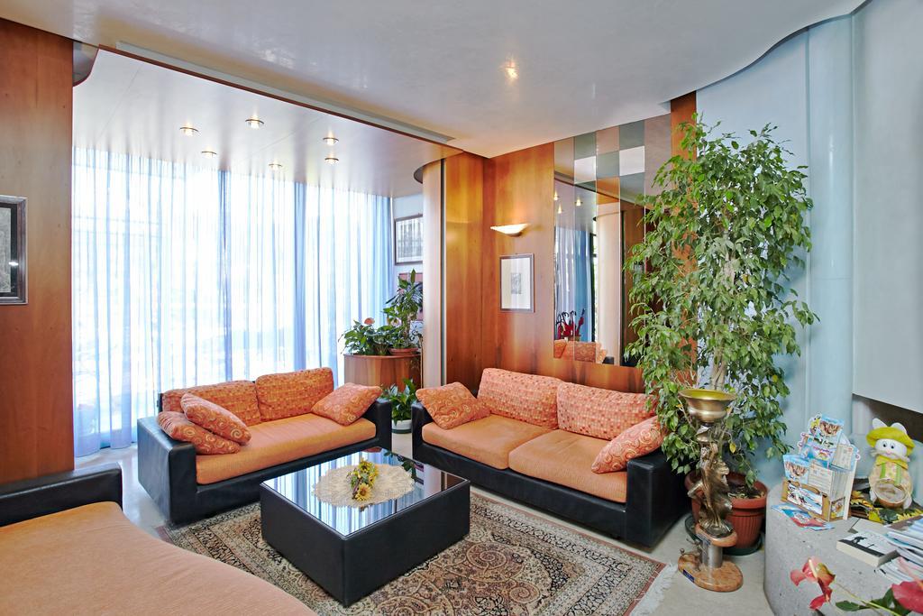 קאורלה Hotel Sara מראה חיצוני תמונה