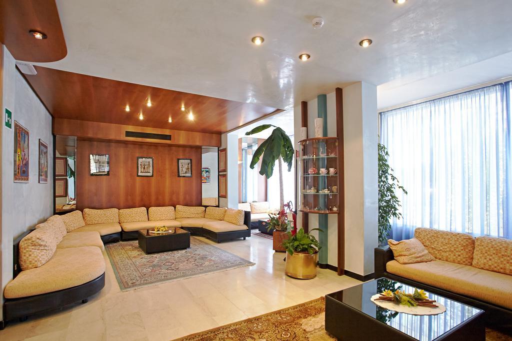 קאורלה Hotel Sara מראה חיצוני תמונה