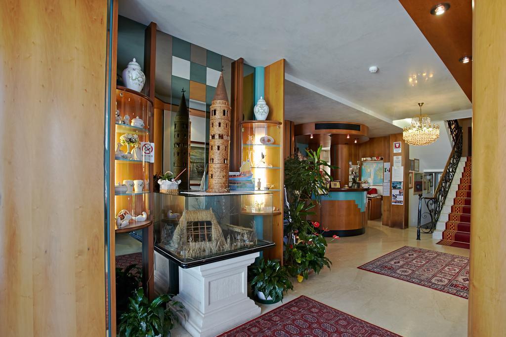 קאורלה Hotel Sara מראה חיצוני תמונה