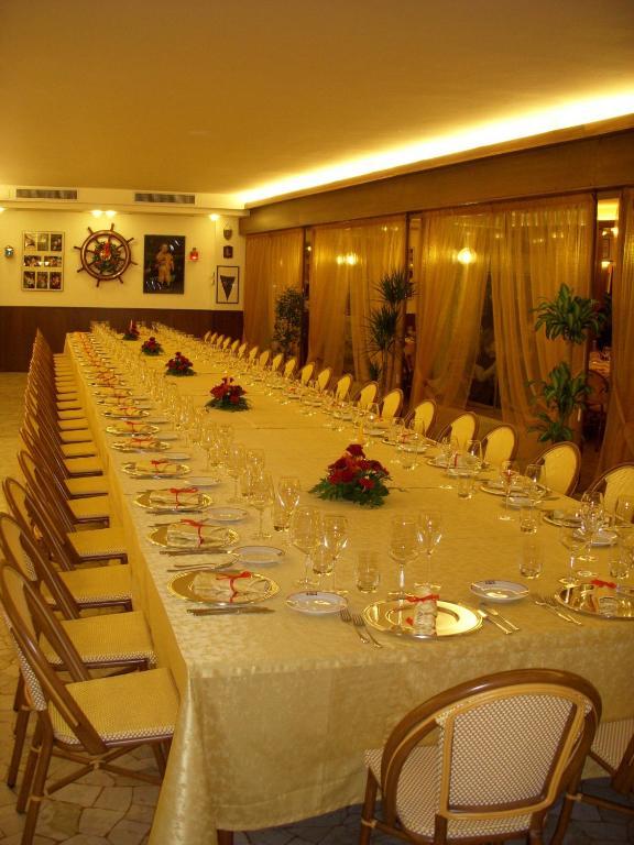 קאורלה Hotel Sara מראה חיצוני תמונה