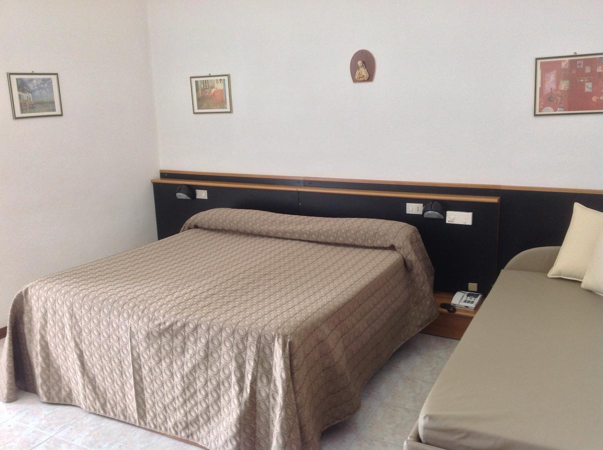 קאורלה Hotel Sara מראה חיצוני תמונה