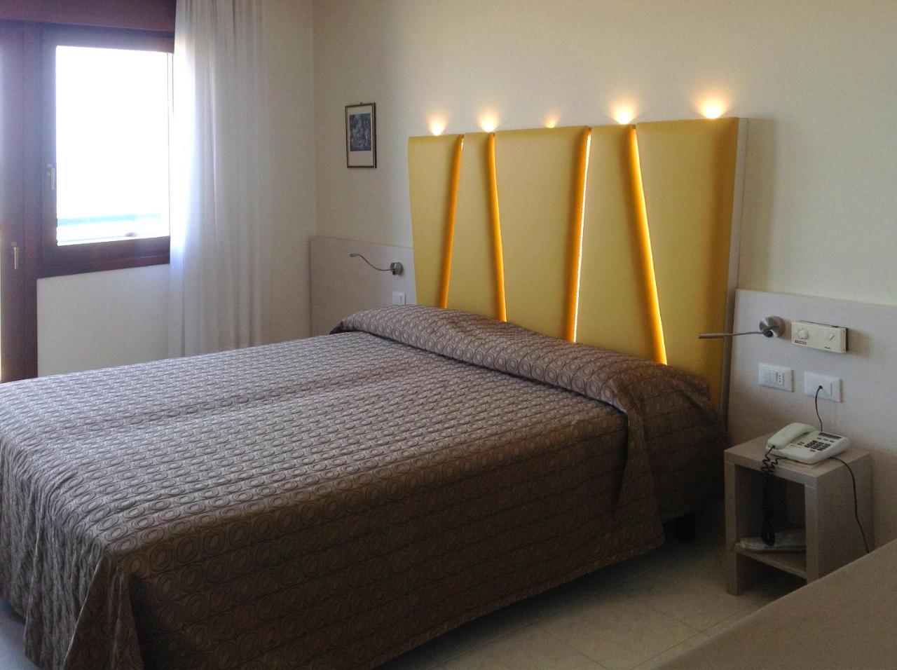 קאורלה Hotel Sara מראה חיצוני תמונה